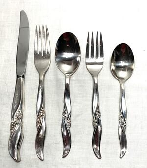 22 Pc Vtg International Silver Hope Chest Silverplate SILVER WIND Setting F/ 4